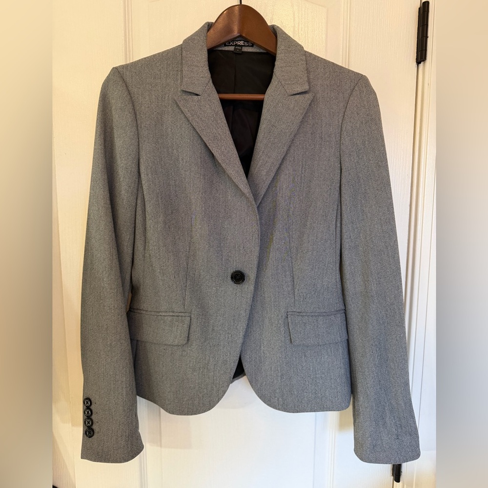 Express Women’s blazer, size 4.